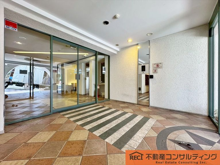 ワコーレ灘ヴァリスのエントランス