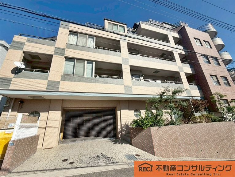 ワコーレ灘ヴァリスの外観