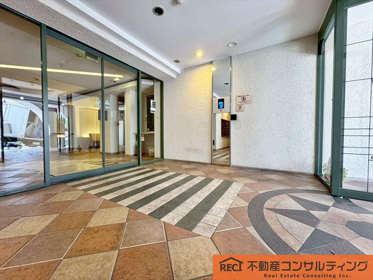 ワコーレ灘ヴァリスのエントランス