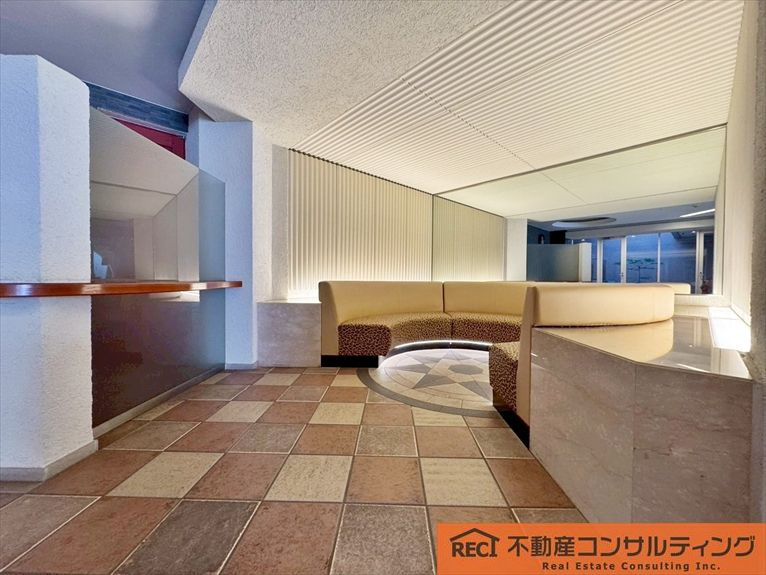 ワコーレ灘ヴァリスのエントランス