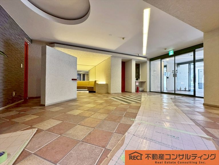 ワコーレ灘ヴァリスのエントランス