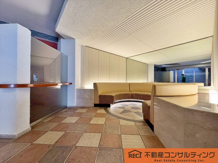 ワコーレ灘ヴァリスのエントランス