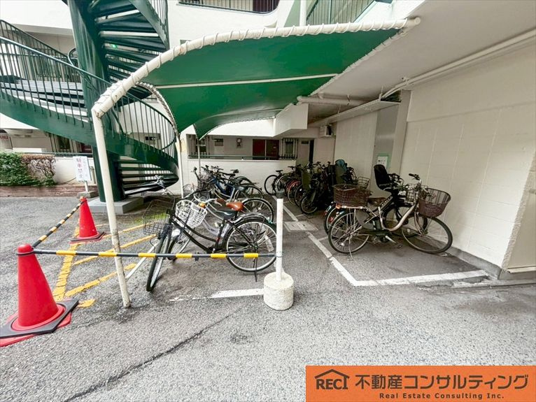 岡本センチュリーマンションの駐輪場