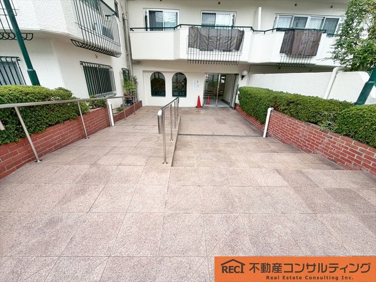 岡本センチュリーマンションの庭