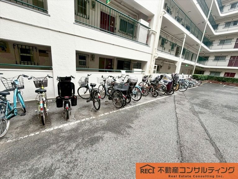 岡本センチュリーマンションの駐輪場