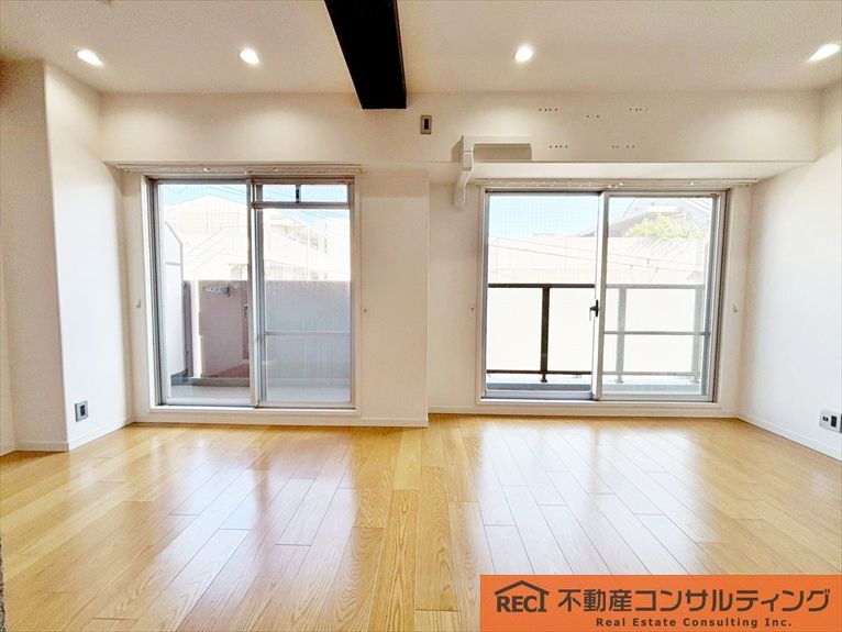 ミオス西灘の洋室|西灘小学校まで徒歩6分