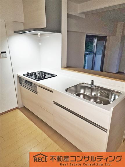 ジークレフ御影台A棟のキッチン|開放感のある二面バルコニー