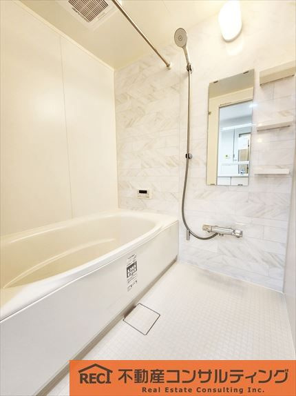 ジークレフ御影台A棟の浴室|全室収納付き