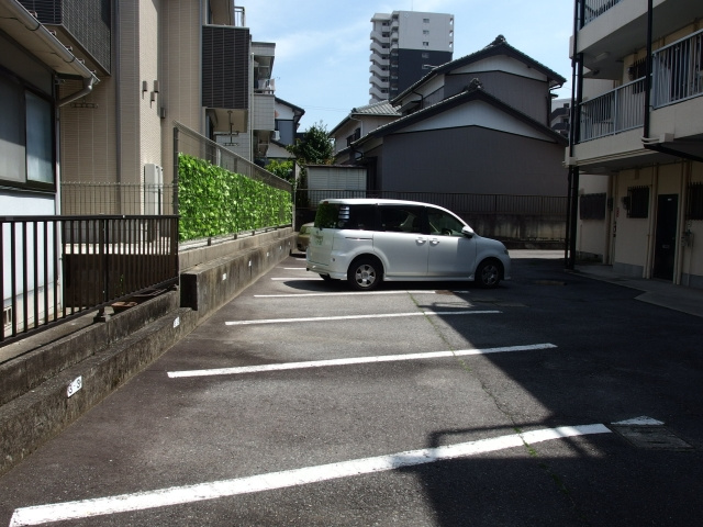 第一ナルセの駐車場