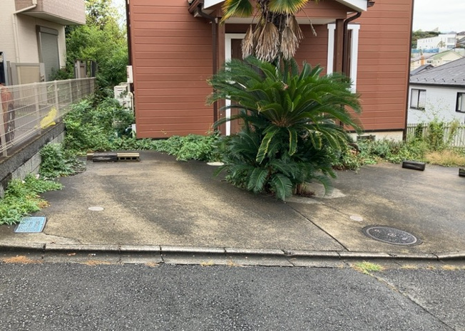 【駐車場】 | 駐車場と明記されていても、最小スペースでつくられた駐車場だと大型車は駐車できなかったり、出入りしにくくなったりする可能性があります。お車のサイズと購入したい物件の駐車場のサイズを現地で確認しましょう。
