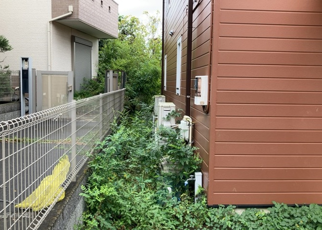 【庭】 | 庭があることでガーデニングや家庭菜園はもちろん、こどもの遊び場やペットを放して遊ぶことができます。また、家の周囲に余裕があるということです。隣地との間があれば、十分な日当たりと、風通しが確保できます。