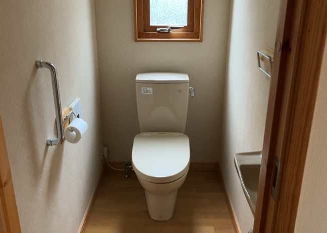 【トイレ】 | トイレは大きさや形、機能、抗菌性などが異なる多種多彩なタイプが各メーカーから出ています。それぞれに良さがあるため、事前にどういったタイプのトイレがいいのかをご家庭内で決めて、内見に行くといいでしょう。