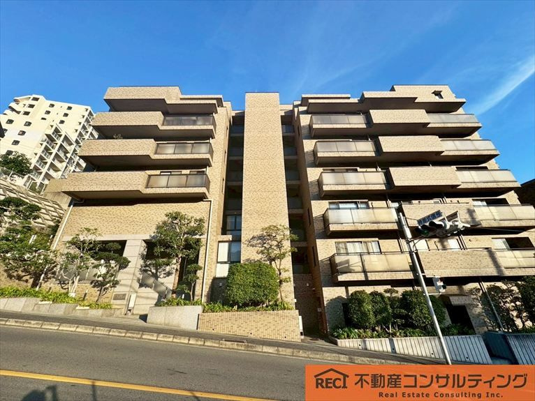 六甲山手グランドヒルズの外観