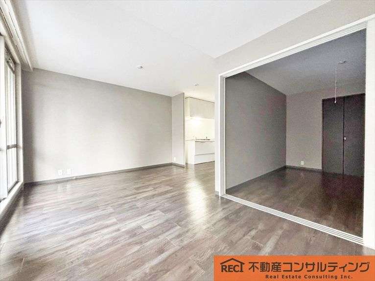 本山南パークマンションの居間・リビング|スーパー多数あり