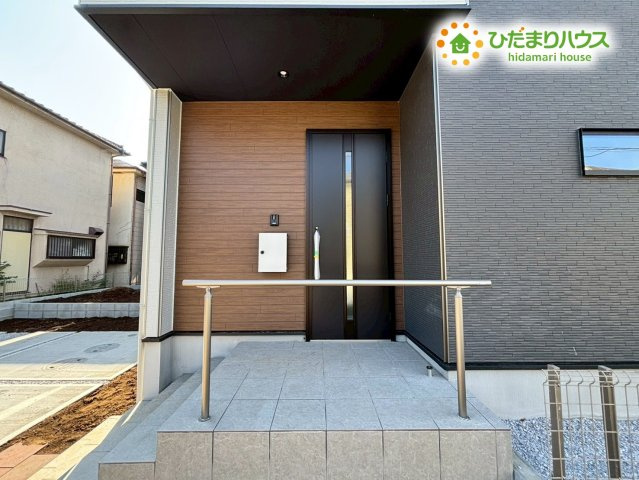 東松山市石橋　3期　新築一戸建て　ずっとプラス　01の玄関