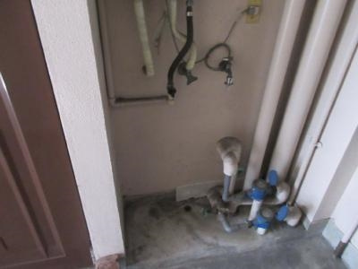 御池ハイツの設備|洗濯機は玄関前に設置可