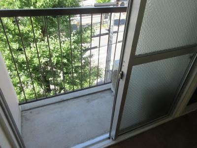 御池ハイツのバルコニー|北向きベランダ