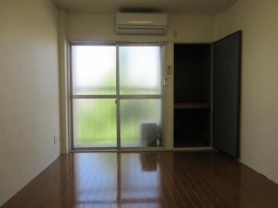 御池ハイツの居間・リビング|洋室