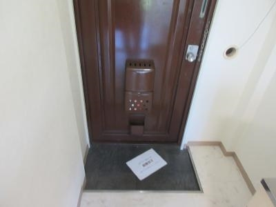 御池ハイツの玄関