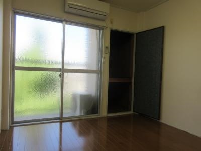 御池ハイツの居間・リビング|洋室