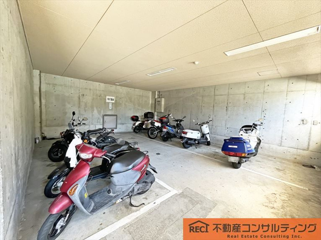 ジオ六甲山手の駐車場