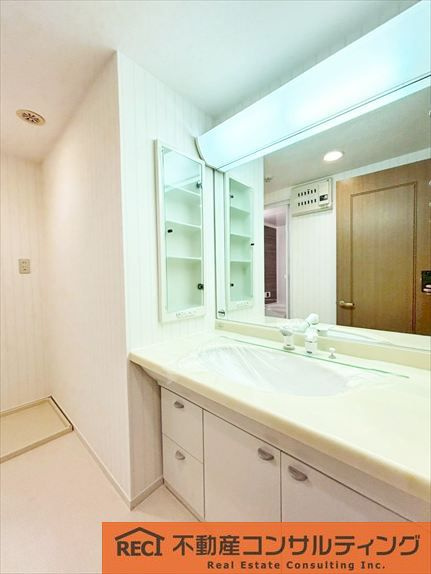 ジオ六甲山手の独立洗面台