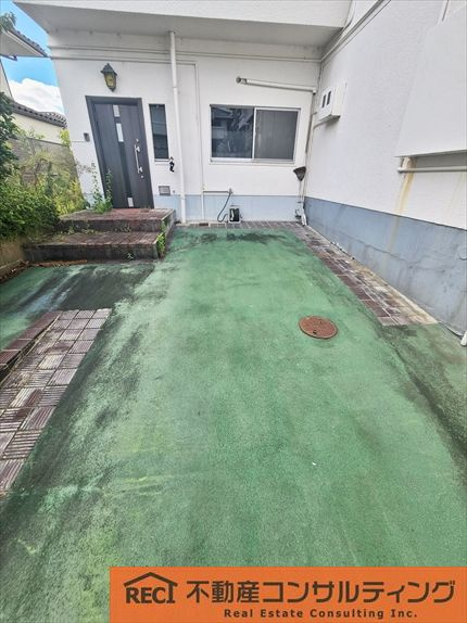 神戸市東灘区森北町5丁目　中古戸建の駐車場