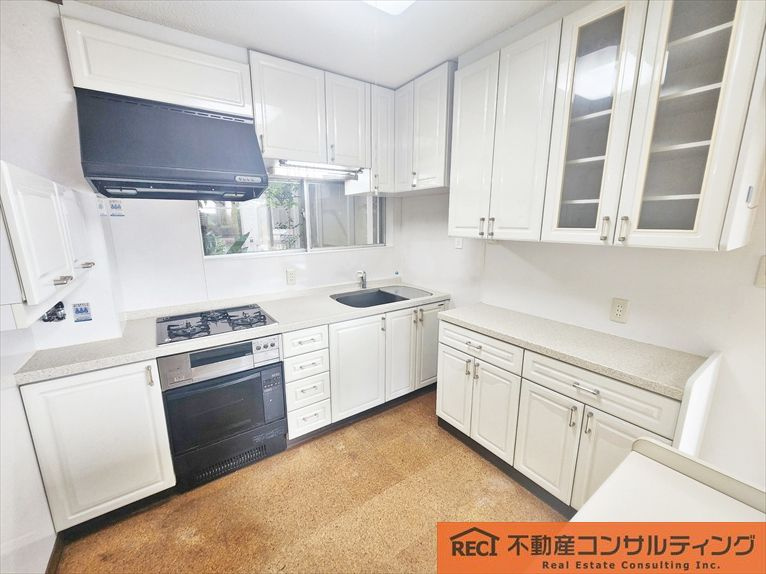 神戸市東灘区森北町5丁目　中古戸建のキッチン|中庭＆屋上付き