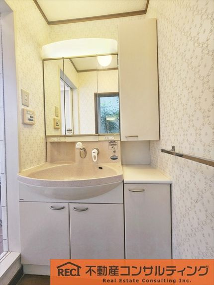 神戸市東灘区森北町5丁目　中古戸建の独立洗面台