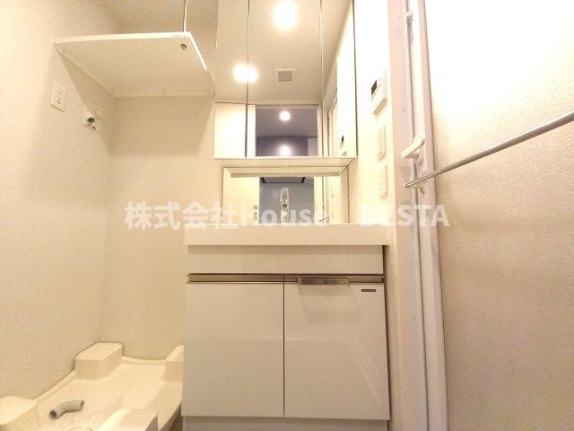 クロスレジデンス神戸元町の独立洗面台