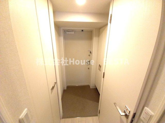 クロスレジデンス神戸元町の玄関