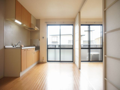 【居間・リビング】 | コーポラスビックツリーA | 快適に過ごせるエアコンが付いています♪