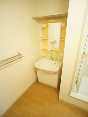 【洗面所】 | コーポラスビックツリーA | 洗面化粧台と洗濯機置き場があります♪