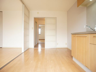 【居間・リビング】 | コーポラスビックツリーA | ゆったりできるリビングです♪