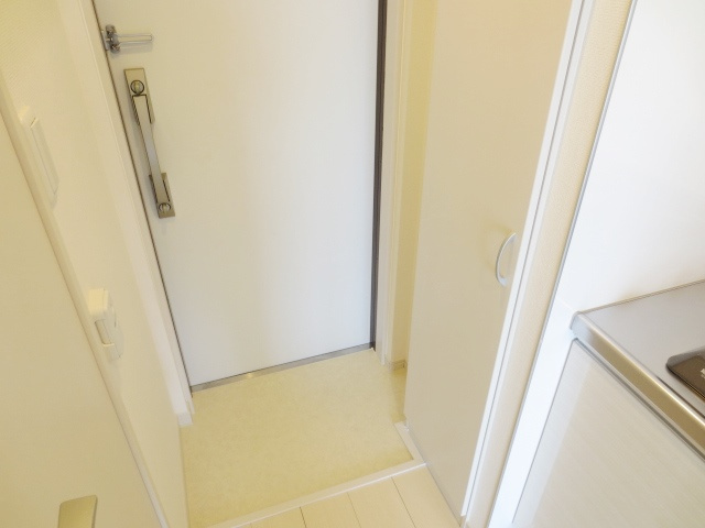 リブリ・八番館の玄関