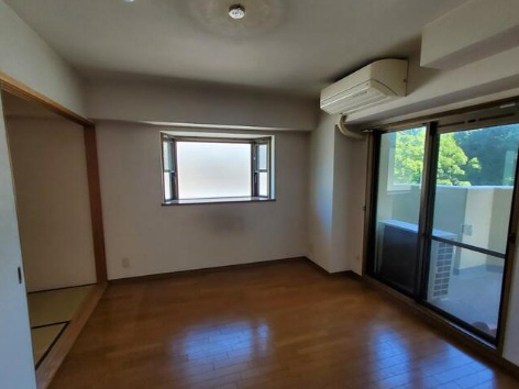 須磨一ノ谷グリーンハイツB棟の洋室