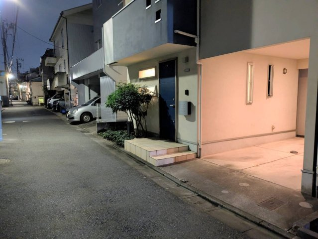 東京都文京区千石２丁目 戸建ての前面道路含む現地写真