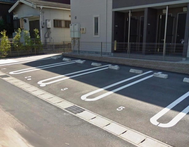 Charme aileの駐車場