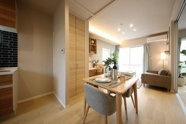 グリ－ンセフィラＢの居間・リビング|家具等は設置イメージです。