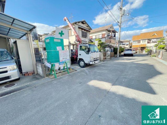 京田辺市草内八田　第1期　新築一戸建ての外観|周辺は落ち着いた街並みの住宅地！子育てがしやすい住環境です！まだ未完成ですが、現地でしかわからない事もございます。是非一度ご覧ください。