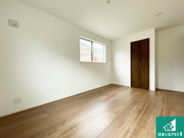 現地説明会開催　京田辺市草内八田　第1期　新築一戸建ての洋室|シンプルな洋室は、自分好みのインテリアが楽しめます♪ご家族とインテリアや家具を選びに行くのは新築購入時の醍醐味の一つです。ぜひお楽しみください♪