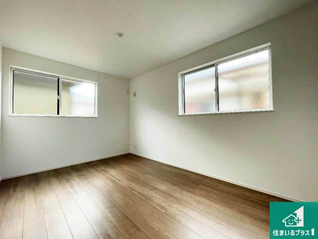 現地説明会開催　京田辺市草内八田　第1期　新築一戸建ての洋室|シンプルな洋室は、自分好みのインテリアが楽しめます♪ご家族とインテリアや家具を選びに行くのは新築購入時の醍醐味の一つです。ぜひお楽しみください♪