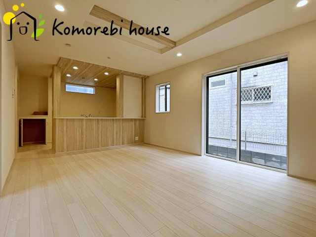 さいたま市見沼区深作3丁目　新築一戸建て　ブルーミングガーデン　01の居間・リビング|12/25　撮影済み