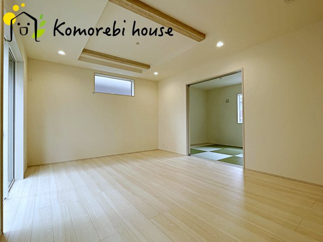 さいたま市見沼区深作3丁目　新築一戸建て　ブルーミングガーデン　01の居間・リビング|12/25　撮影済み