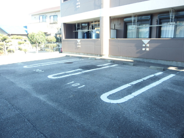 ローズガーデンⅠの駐車場