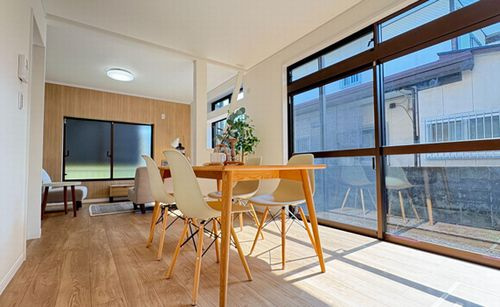 【居間・リビング】 | 【仲介手数料０円】綾瀬市落合南9丁目　中古一戸建て | 【仲介手数料０円】綾瀬市落合南9丁目　中古一戸建て