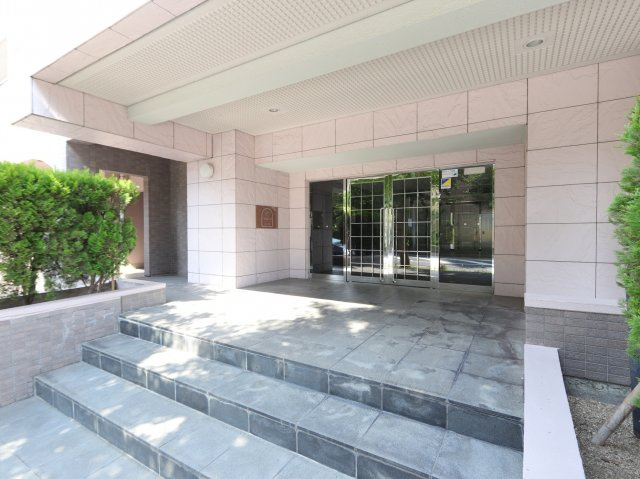 セレスト吉川のエントランス|清潔なエントランスです
