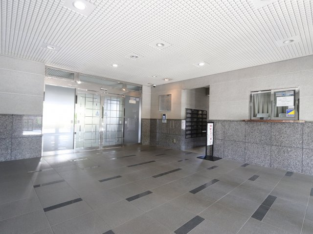 セレスト吉川のエントランス|建物の内部です