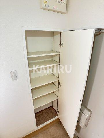 ロイヤルハイム八芳園の玄関