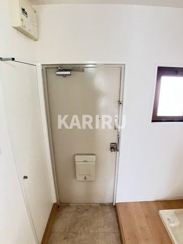 ロイヤルハイム八芳園の玄関